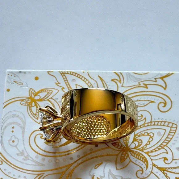 Gold Ring with Clear Stones Sz 6 - Picture 3 of 4